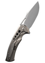 We Knife SWIFTFIN BEAD BLASTED TITANIUM SATIN, sulankstomas peilis